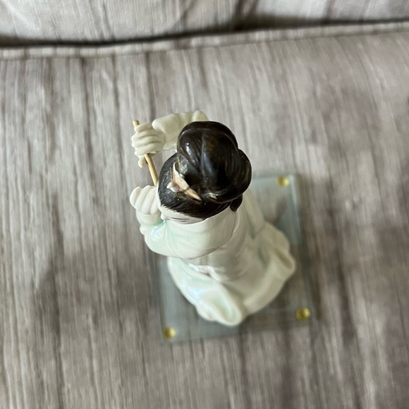 Porcelain Japanese Lady Flute Player - Picture 5 of 5